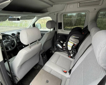 Сірий Фольксваген Кадді, об'ємом двигуна 1.6 л та пробігом 158 тис. км за 12800 $, фото 5 на Automoto.ua