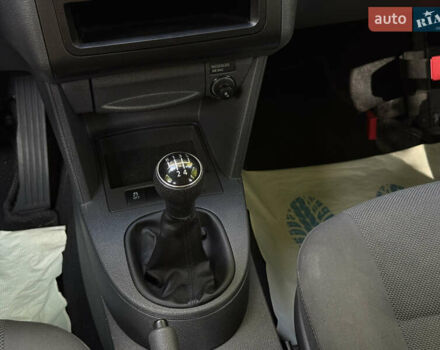 Серый Фольксваген Кадди, объемом двигателя 1.6 л и пробегом 218 тыс. км за 9950 $, фото 30 на Automoto.ua