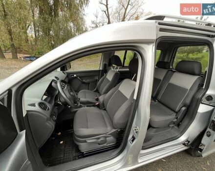 Серый Фольксваген Кадди, объемом двигателя 1.6 л и пробегом 312 тыс. км за 9000 $, фото 3 на Automoto.ua