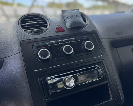 Серый Фольксваген Кадди, объемом двигателя 2 л и пробегом 385 тыс. км за 11200 $, фото 17 на Automoto.ua