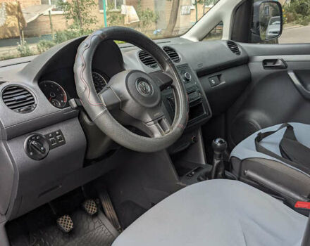 Серый Фольксваген Кадди, объемом двигателя 1.2 л и пробегом 217 тыс. км за 6000 $, фото 5 на Automoto.ua