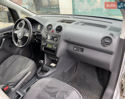 Серый Фольксваген Кадди, объемом двигателя 1.6 л и пробегом 266 тыс. км за 7300 $, фото 6 на Automoto.ua