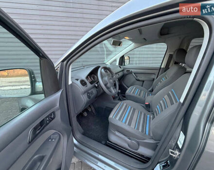 Серый Фольксваген Кадди, объемом двигателя 1.2 л и пробегом 190 тыс. км за 8400 $, фото 4 на Automoto.ua