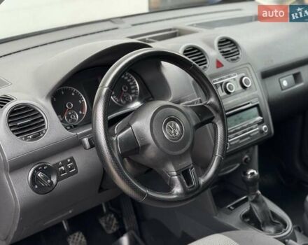 Сірий Фольксваген Кадді, об'ємом двигуна 1.6 л та пробігом 235 тис. км за 8900 $, фото 4 на Automoto.ua