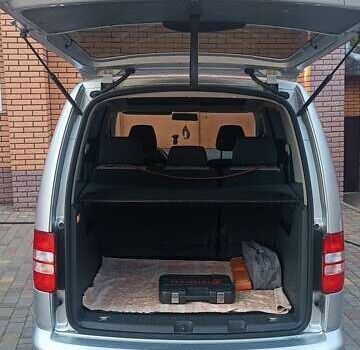 Сірий Фольксваген Кадді, об'ємом двигуна 1.6 л та пробігом 187 тис. км за 10100 $, фото 1 на Automoto.ua