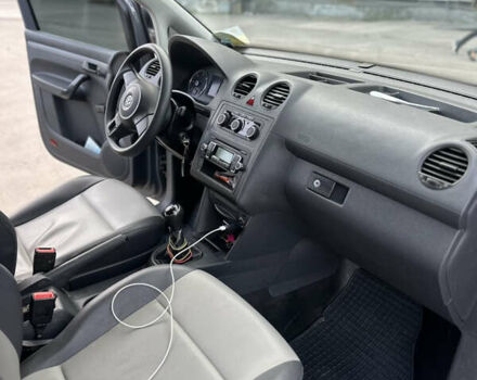 Серый Фольксваген Кадди, объемом двигателя 1.6 л и пробегом 230 тыс. км за 9600 $, фото 11 на Automoto.ua