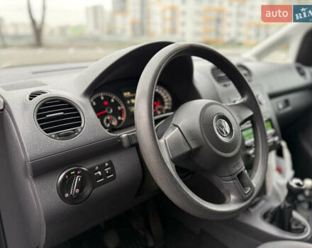 Серый Фольксваген Кадди, объемом двигателя 1.6 л и пробегом 224 тыс. км за 12700 $, фото 54 на Automoto.ua