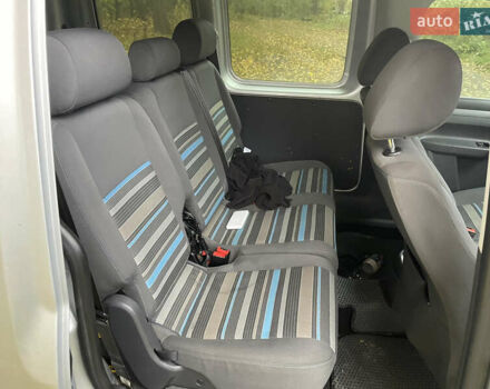 Серый Фольксваген Кадди, объемом двигателя 2 л и пробегом 310 тыс. км за 9950 $, фото 6 на Automoto.ua