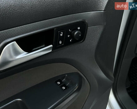 Сірий Фольксваген Кадді, об'ємом двигуна 1.2 л та пробігом 232 тис. км за 8300 $, фото 11 на Automoto.ua