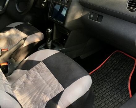 Серый Фольксваген Кадди, объемом двигателя 1.2 л и пробегом 310 тыс. км за 6000 $, фото 2 на Automoto.ua