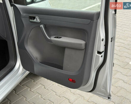 Серый Фольксваген Кадди, объемом двигателя 1.6 л и пробегом 224 тыс. км за 12700 $, фото 36 на Automoto.ua