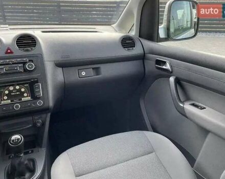 Серый Фольксваген Кадди, объемом двигателя 1.6 л и пробегом 317 тыс. км за 10800 $, фото 9 на Automoto.ua