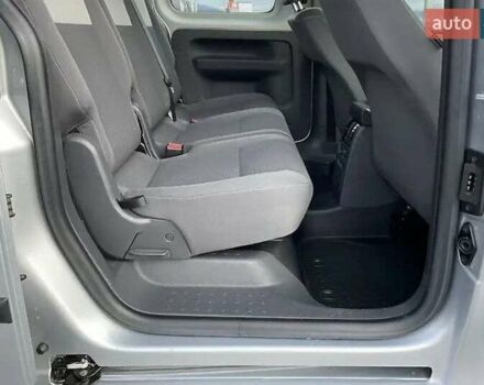 Серый Фольксваген Кадди, объемом двигателя 1.6 л и пробегом 317 тыс. км за 10800 $, фото 10 на Automoto.ua