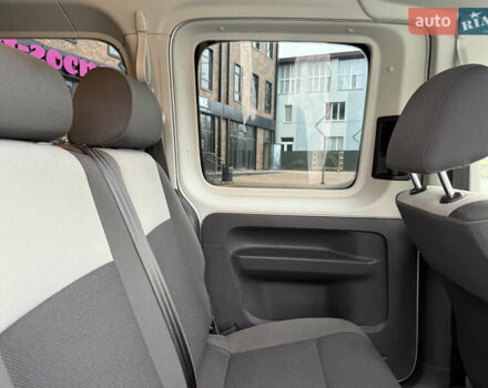 Серый Фольксваген Кадди, объемом двигателя 1.6 л и пробегом 224 тыс. км за 12700 $, фото 46 на Automoto.ua