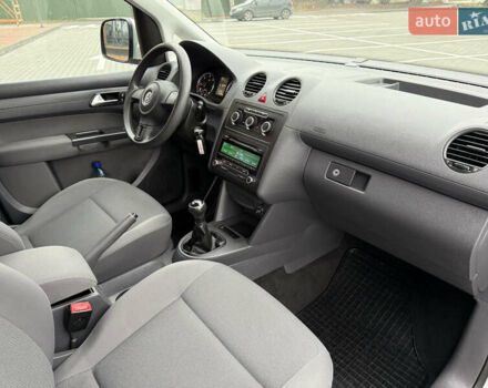 Серый Фольксваген Кадди, объемом двигателя 1.6 л и пробегом 224 тыс. км за 12700 $, фото 35 на Automoto.ua