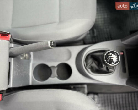 Серый Фольксваген Кадди, объемом двигателя 1.6 л и пробегом 224 тыс. км за 12700 $, фото 40 на Automoto.ua