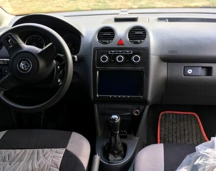 Серый Фольксваген Кадди, объемом двигателя 1.2 л и пробегом 310 тыс. км за 6000 $, фото 6 на Automoto.ua