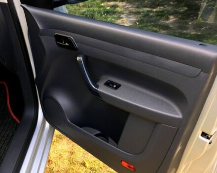 Серый Фольксваген Кадди, объемом двигателя 1.2 л и пробегом 310 тыс. км за 6000 $, фото 5 на Automoto.ua