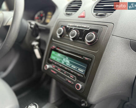 Серый Фольксваген Кадди, объемом двигателя 1.6 л и пробегом 224 тыс. км за 12700 $, фото 39 на Automoto.ua