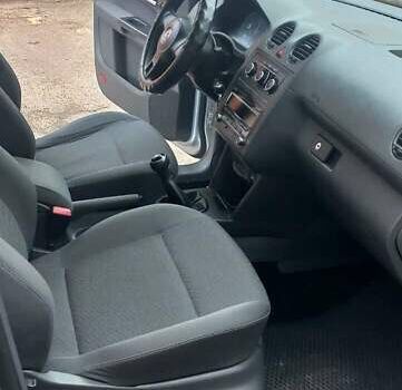 Серый Фольксваген Кадди, объемом двигателя 1.6 л и пробегом 235 тыс. км за 10900 $, фото 3 на Automoto.ua