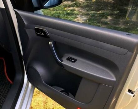 Серый Фольксваген Кадди, объемом двигателя 1.2 л и пробегом 310 тыс. км за 6000 $, фото 3 на Automoto.ua