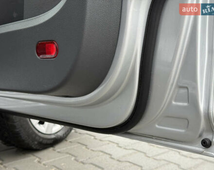 Серый Фольксваген Кадди, объемом двигателя 1.6 л и пробегом 224 тыс. км за 12700 $, фото 37 на Automoto.ua