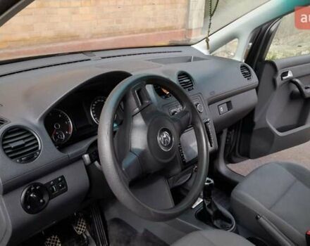Серый Фольксваген Кадди, объемом двигателя 1.6 л и пробегом 255 тыс. км за 10000 $, фото 7 на Automoto.ua
