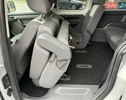 Серый Фольксваген Кадди, объемом двигателя 1.6 л и пробегом 224 тыс. км за 12700 $, фото 65 на Automoto.ua