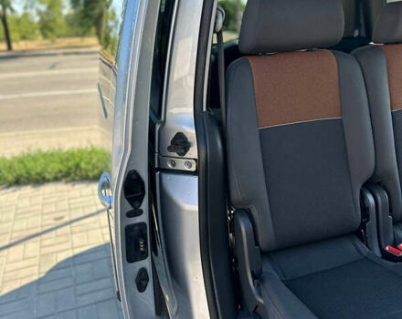 Серый Фольксваген Кадди, объемом двигателя 2 л и пробегом 350 тыс. км за 12750 $, фото 40 на Automoto.ua