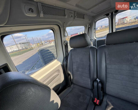 Серый Фольксваген Кадди, объемом двигателя 2 л и пробегом 263 тыс. км за 13850 $, фото 54 на Automoto.ua