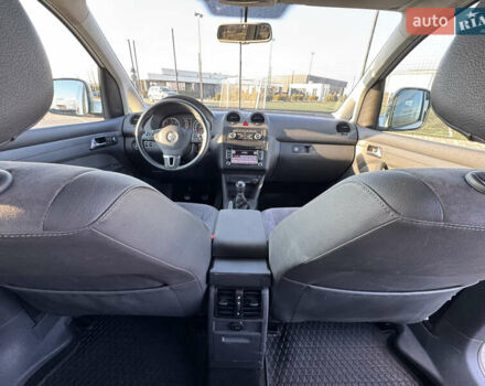 Серый Фольксваген Кадди, объемом двигателя 2 л и пробегом 263 тыс. км за 13850 $, фото 51 на Automoto.ua