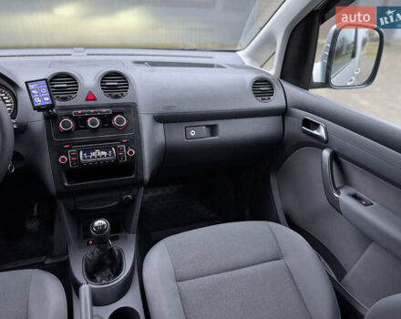 Серый Фольксваген Кадди, объемом двигателя 1.6 л и пробегом 172 тыс. км за 11000 $, фото 19 на Automoto.ua