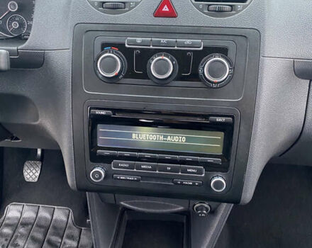 Серый Фольксваген Кадди, объемом двигателя 1.6 л и пробегом 296 тыс. км за 12300 $, фото 25 на Automoto.ua