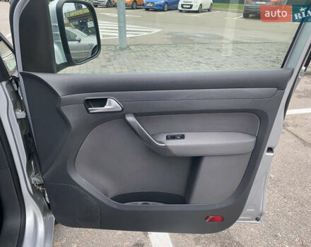 Серый Фольксваген Кадди, объемом двигателя 1.6 л и пробегом 296 тыс. км за 12300 $, фото 24 на Automoto.ua