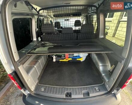 Серый Фольксваген Кадди, объемом двигателя 1.6 л и пробегом 222 тыс. км за 10000 $, фото 11 на Automoto.ua