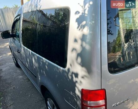 Серый Фольксваген Кадди, объемом двигателя 1.6 л и пробегом 222 тыс. км за 10000 $, фото 4 на Automoto.ua