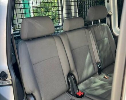 Серый Фольксваген Кадди, объемом двигателя 1.6 л и пробегом 222 тыс. км за 10000 $, фото 6 на Automoto.ua