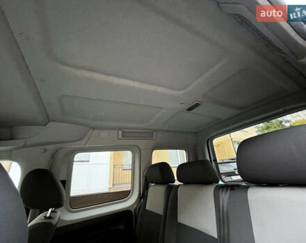 Сірий Фольксваген Кадді, об'ємом двигуна 1.6 л та пробігом 237 тис. км за 11999 $, фото 27 на Automoto.ua