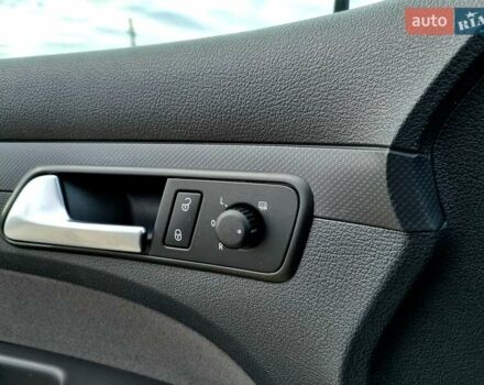 Серый Фольксваген Кадди, объемом двигателя 1.6 л и пробегом 248 тыс. км за 13700 $, фото 56 на Automoto.ua