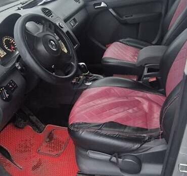 Сірий Фольксваген Кадді, об'ємом двигуна 2 л та пробігом 300 тис. км за 11500 $, фото 2 на Automoto.ua