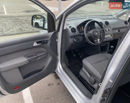 Серый Фольксваген Кадди, объемом двигателя 1.6 л и пробегом 296 тыс. км за 12300 $, фото 19 на Automoto.ua