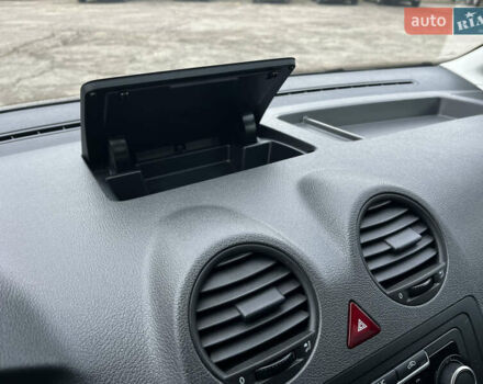 Сірий Фольксваген Кадді, об'ємом двигуна 1.6 л та пробігом 237 тис. км за 11999 $, фото 24 на Automoto.ua