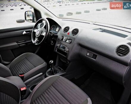 Серый Фольксваген Кадди, объемом двигателя 1.6 л и пробегом 195 тыс. км за 11500 $, фото 18 на Automoto.ua