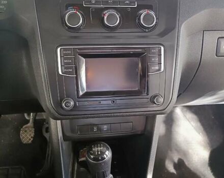 Серый Фольксваген Кадди, объемом двигателя 1.97 л и пробегом 260 тыс. км за 15000 $, фото 16 на Automoto.ua