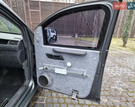 Серый Фольксваген Кадди, объемом двигателя 2 л и пробегом 215 тыс. км за 20000 $, фото 16 на Automoto.ua