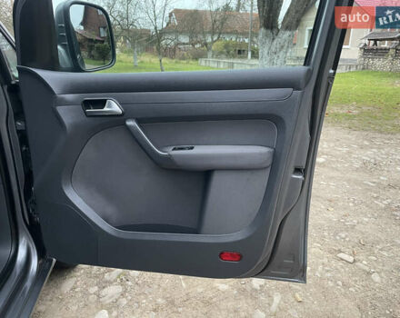 Серый Фольксваген Кадди, объемом двигателя 1.6 л и пробегом 243 тыс. км за 11950 $, фото 32 на Automoto.ua