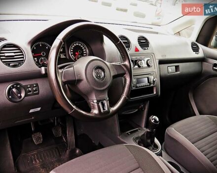 Серый Фольксваген Кадди, объемом двигателя 1.6 л и пробегом 195 тыс. км за 11500 $, фото 5 на Automoto.ua