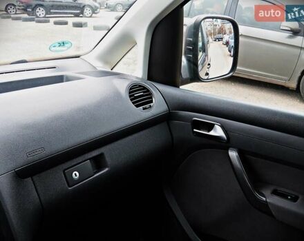 Серый Фольксваген Кадди, объемом двигателя 1.6 л и пробегом 195 тыс. км за 11500 $, фото 13 на Automoto.ua