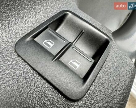 Серый Фольксваген Кадди, объемом двигателя 1.97 л и пробегом 230 тыс. км за 10800 $, фото 45 на Automoto.ua