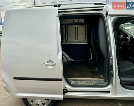 Серый Фольксваген Кадди, объемом двигателя 1.97 л и пробегом 230 тыс. км за 10800 $, фото 57 на Automoto.ua